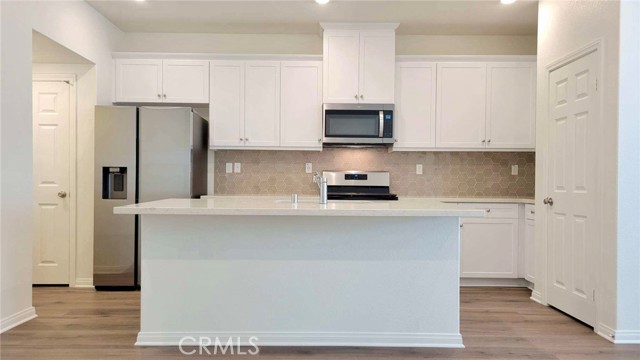3943 E Carmel Privado, Ontario CA: https://media.crmls.org/medias/6bc74ab8-f5c1-49ed-8c5e-5ec62a037f69.jpg