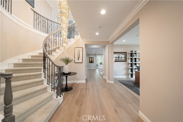 Detail Gallery Image 3 of 75 For 27 Gillman St, Irvine,  CA 92612 - 6 Beds | 6/1 Baths