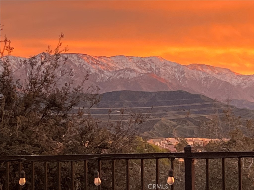 https://media.crmls.org/medias/6bc7c956-29d2-4a7e-97b6-1bef107b5530.jpg?preset=X-Large