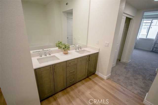 2850 Wagon Wheel Rd, Oxnard CA: https://media.crmls.org/medias/6bc7caf3-8a40-4cc6-9965-068f12dbae43.jpg