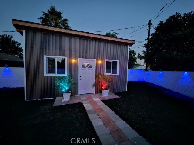 https://media.crmls.org/medias/6bc81a12-6250-48cc-af5d-61e43a1925f9.jpg?preset=X-Large