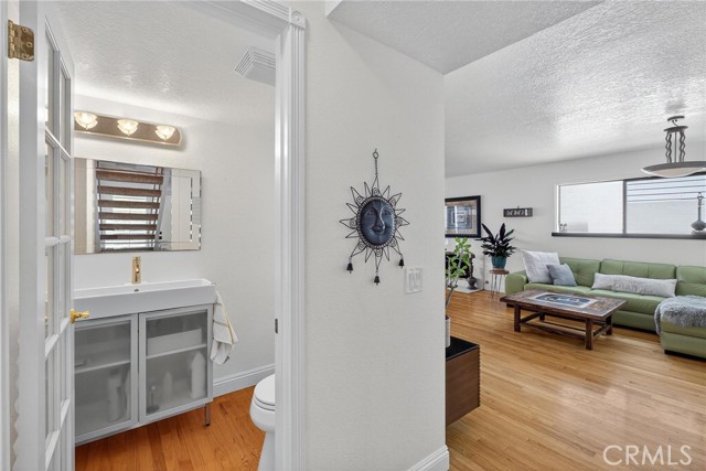 Detail Gallery Image 12 of 27 For 431 Camino De Las Colinas, Redondo Beach,  CA 90277 - 3 Beds | 3 Baths