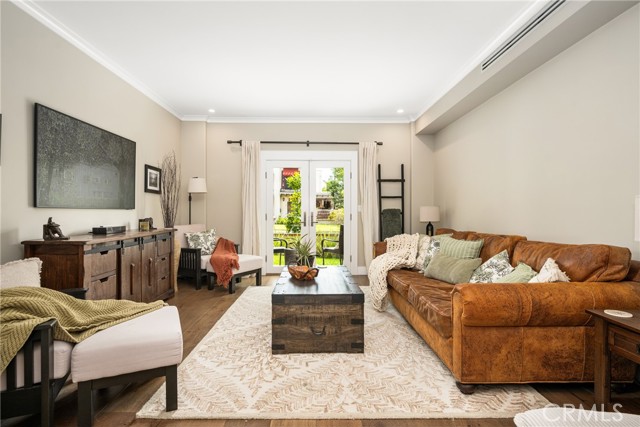 271 Prospect Avenue, Long Beach CA: https://media.crmls.org/medias/6bc99fe3-d7e6-4d61-95d7-881f0cfee40b.jpg
