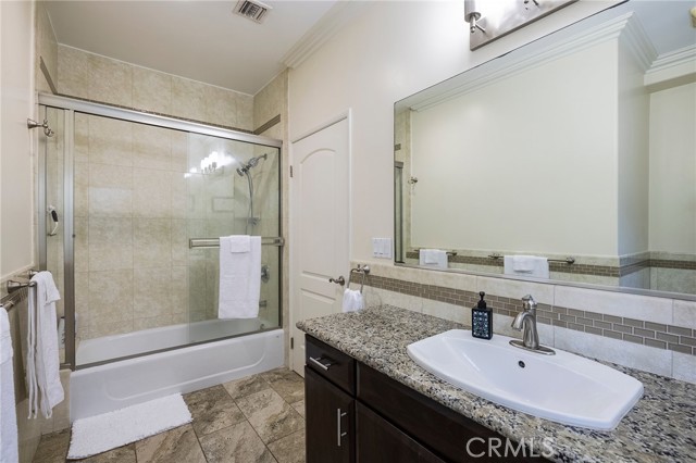 Detail Gallery Image 18 of 26 For 710 E Verdugo Ave #103,  Burbank,  CA 91501 - 3 Beds | 2/1 Baths