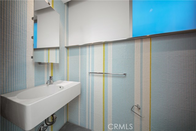 Detail Gallery Image 13 of 39 For 519 Santa Ana, Newport Beach,  CA 92663 - 4 Beds | 4/1 Baths