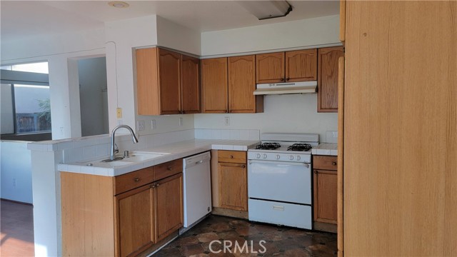 Detail Gallery Image 4 of 12 For 868 Pathfinder Way, Corona,  CA 92878 - 3 Beds | 2/1 Baths