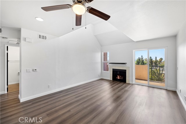 450 E 4th Street, Santa Ana CA: https://media.crmls.org/medias/6bcc7c68-426f-4cef-a69c-7a979a4e4fd1.jpg