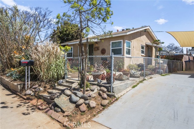120 E 27th Street, National City CA: https://media.crmls.org/medias/6bcd7ab8-a1d7-4809-8524-5bac86c8bc1d.jpg