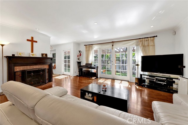 3398 Floyd, Los Angeles CA: https://media.crmls.org/medias/6bcdcac2-7cd0-47b9-89d9-ebf86e520696.jpg