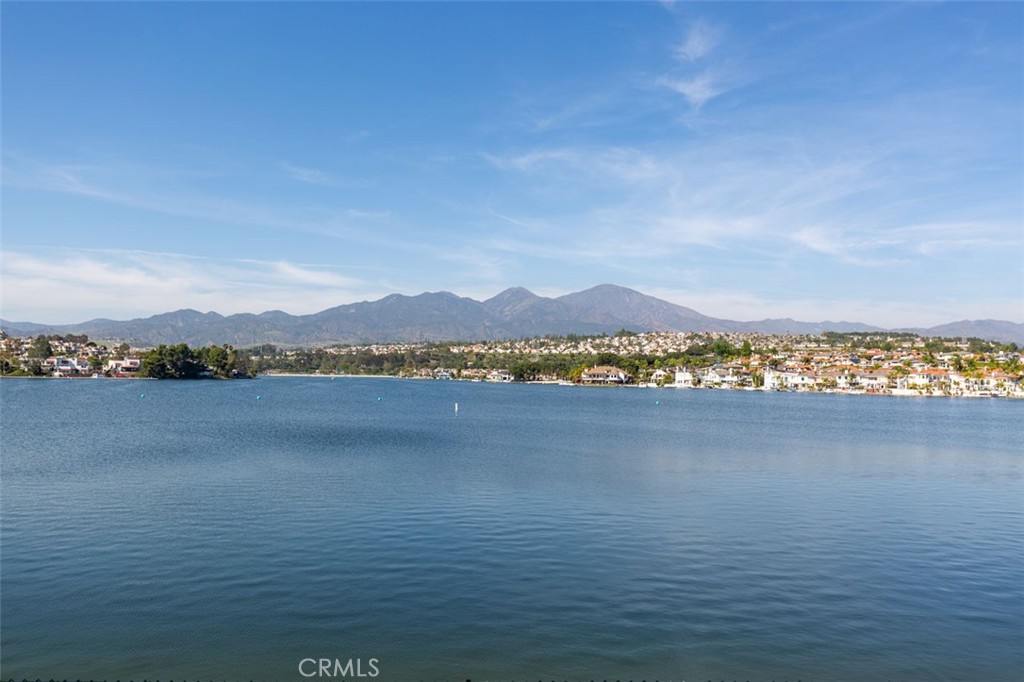 https://media.crmls.org/medias/6bceb5ca-a35b-4c8f-aef3-9f7121b3eb43.jpg?preset=X-Large