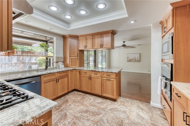 6300 N Palm Avenue, Fresno CA: https://media.crmls.org/medias/6bcf6e54-46cb-4c1a-9421-441bf6af2bb2.jpg