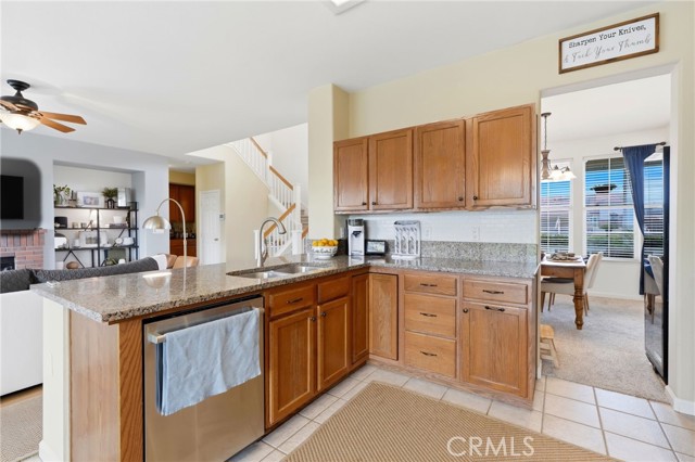 Detail Gallery Image 18 of 56 For 903 W Sandstone Ct, Hanford,  CA 93230 - 4 Beds | 3 Baths