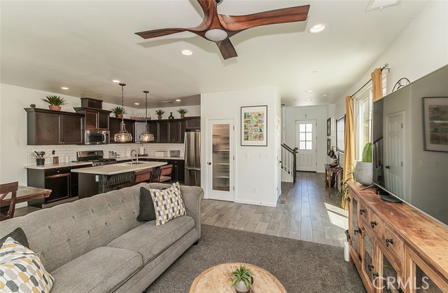 Detail Gallery Image 6 of 32 For 7005 N Astoria Dr, Fresno,  CA 93722 - 4 Beds | 2/1 Baths