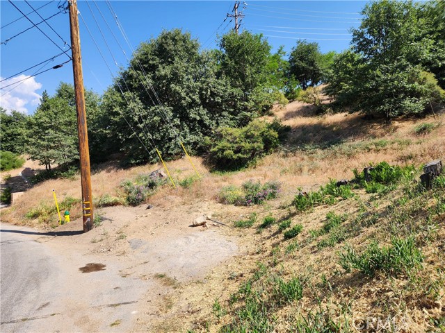 Detail Gallery Image 12 of 17 For 2344 Deep Creek Dr, Running Springs,  CA 92382 - – Beds | – Baths