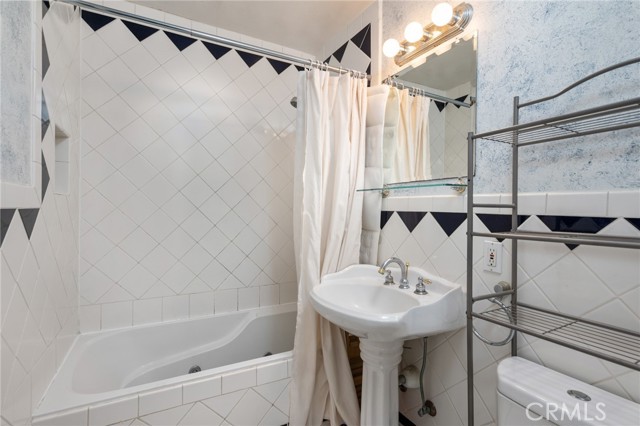 1700 Stanford Avenue, Redondo Beach CA: https://media.crmls.org/medias/6bd0c023-cb3a-486d-b251-ef7c57ccd707.jpg