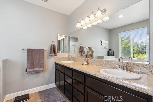 1697 Whiteash Avenue, Clovis CA: https://media.crmls.org/medias/6bd1dbb7-8ad8-4808-b1e8-8506aa3e6e8d.jpg