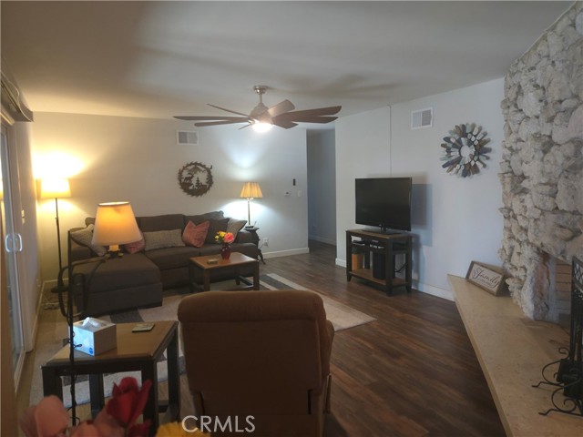 874 W 19th Street, Upland CA: https://media.crmls.org/medias/6bd2b72b-bb59-4f8c-8cc1-ff4a07cd83ed.jpg