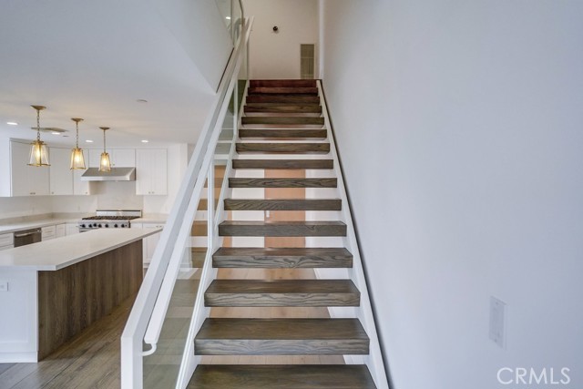 35 Raymond N, Pasadena CA: https://media.crmls.org/medias/6bd2f0ff-1af5-4b2b-b7d0-70b1c8da3877.jpg