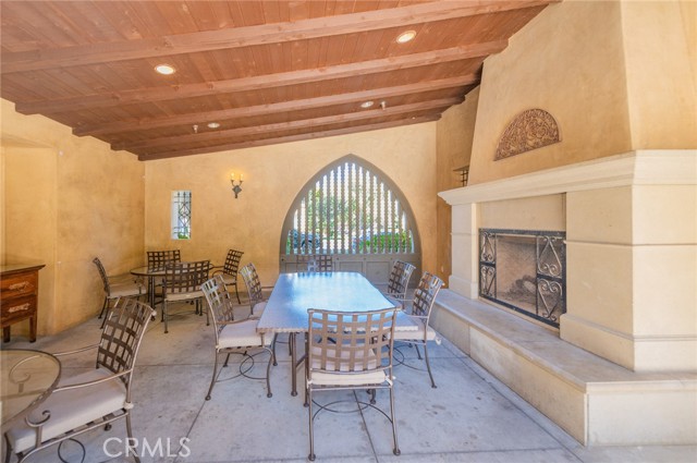 22 Arborside, Irvine CA: https://media.crmls.org/medias/6bd38408-b7f3-4eab-b68b-32e1501a8f6c.jpg