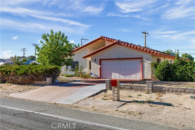 Detail Gallery Image 1 of 49 For 10331 N Loop Bld, California City,  CA 93505 - 3 Beds | 2 Baths