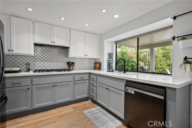 Detail Gallery Image 13 of 47 For 25842 Vaquero Ct, Valencia,  CA 91355 - 4 Beds | 3 Baths