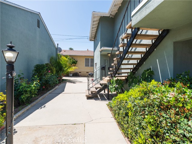 10427 Oro Vista Avenue photo 4