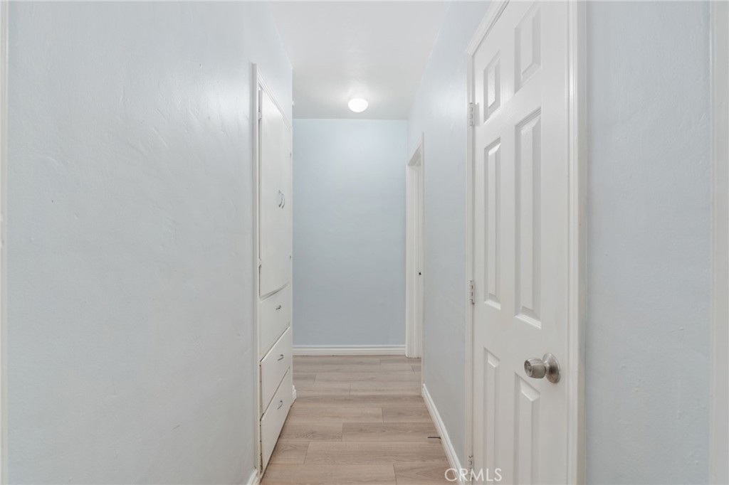 https://media.crmls.org/medias/6bd52070-923d-4041-8642-274e33cadbd6.jpg?preset=X-Large