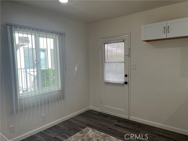 Detail Gallery Image 9 of 17 For 420 B W Alameda Ave #B,  Burbank,  CA 91506 - 2 Beds | 1 Baths