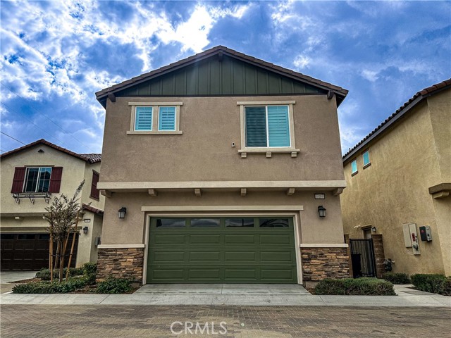 Detail Gallery Image 2 of 34 For 16281 Castello Ln #2,  Fontana,  CA 92336 - 3 Beds | 2/1 Baths