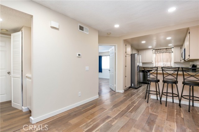 Detail Gallery Image 4 of 18 For 26922 Flo, Canyon Country,  CA 91351 - 2 Beds | 2 Baths