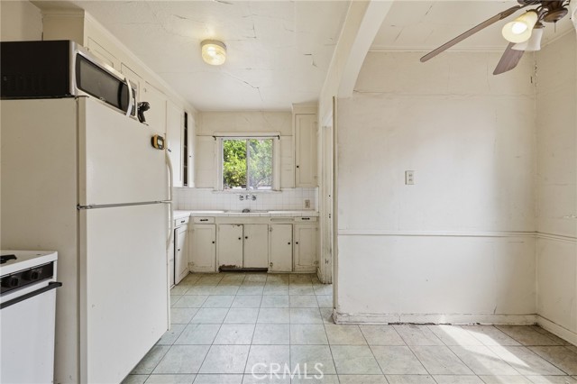 Detail Gallery Image 11 of 26 For 4720 Denny, Toluca Lake,  CA 91602 - 2 Beds | 1 Baths