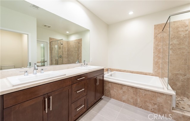 Detail Gallery Image 14 of 20 For 37 Soho, Irvine,  CA 92612 - 2 Beds | 2 Baths