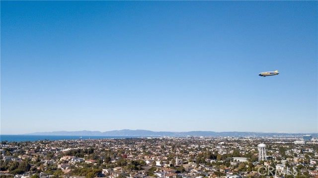 Look the blimp & beautiful mountain views from the loft!