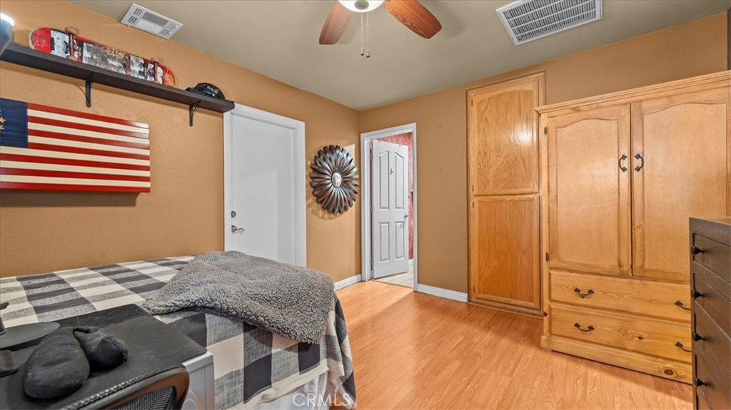 https://media.crmls.org/medias/6bd9d8fe-74ec-4dab-8cba-e7f96b46cd95.jpg?preset=X-Large