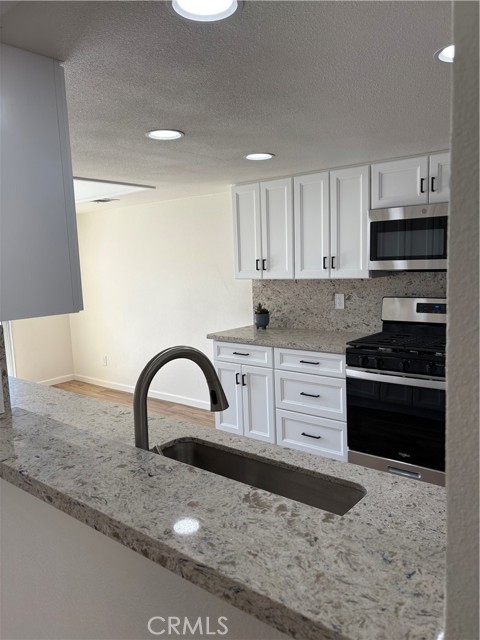 11496 Nautical Lane, Helendale CA: https://media.crmls.org/medias/6bda34af-86eb-4200-9f9b-4d29fe0b35f1.jpg