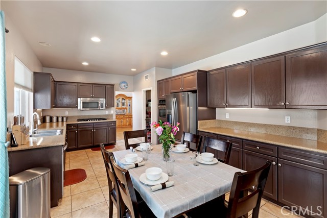 16462 Sun Summit Drive, Riverside CA: https://media.crmls.org/medias/6bda51b6-f9f5-46b6-b019-98d27146871e.jpg
