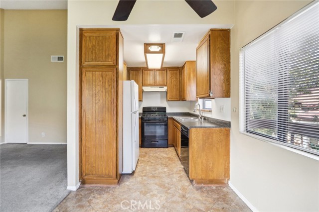 Detail Gallery Image 11 of 39 For 27949 Tyler Ln #346,  Canyon Country,  CA 91387 - 3 Beds | 2 Baths