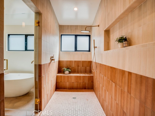 Detail Gallery Image 3 of 68 For 11911 Hartsook, Valley Village,  CA 91607 - 5 Beds | 4 Baths