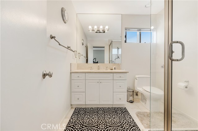 Detail Gallery Image 13 of 19 For 18128 Killion St #2,  Tarzana,  CA 91356 - 2 Beds | 2/1 Baths