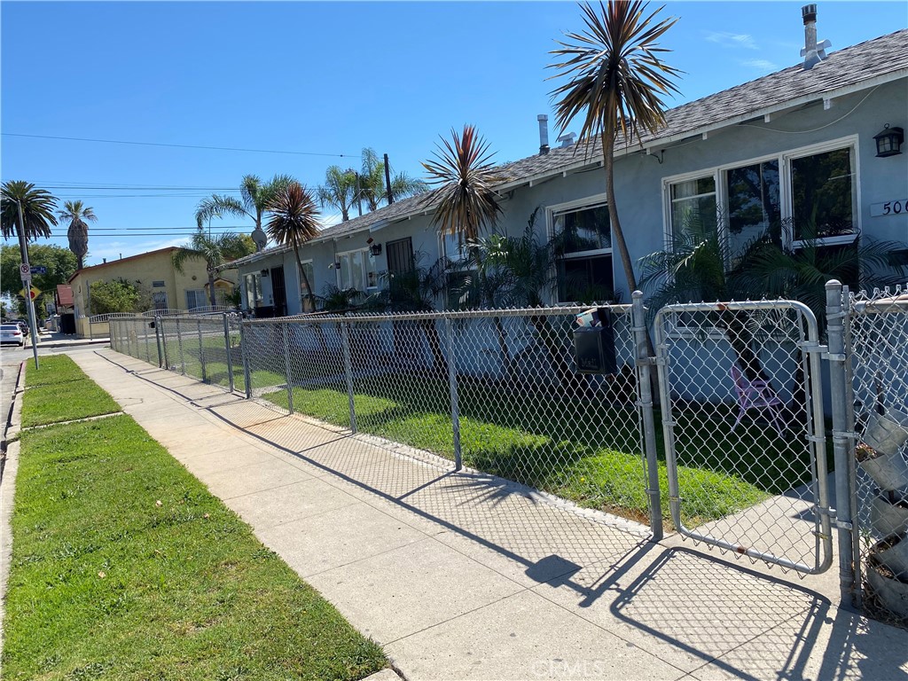1/2 W L Street