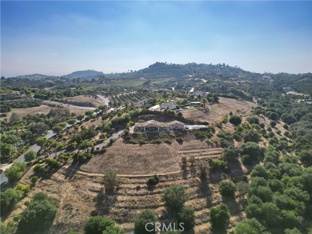 255 Puerta De Lomas, Fallbrook CA: https://media.crmls.org/medias/6bde2584-fb59-480c-afcb-d026e0ca67b1.jpg