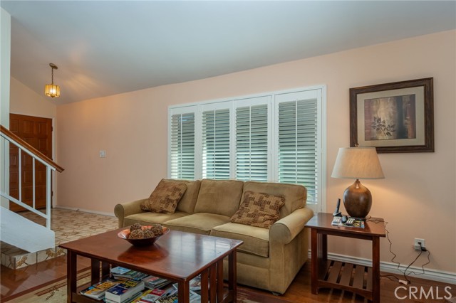 Detail Gallery Image 6 of 26 For 18319 Collins, Tarzana,  CA 91356 - 2 Beds | 3 Baths