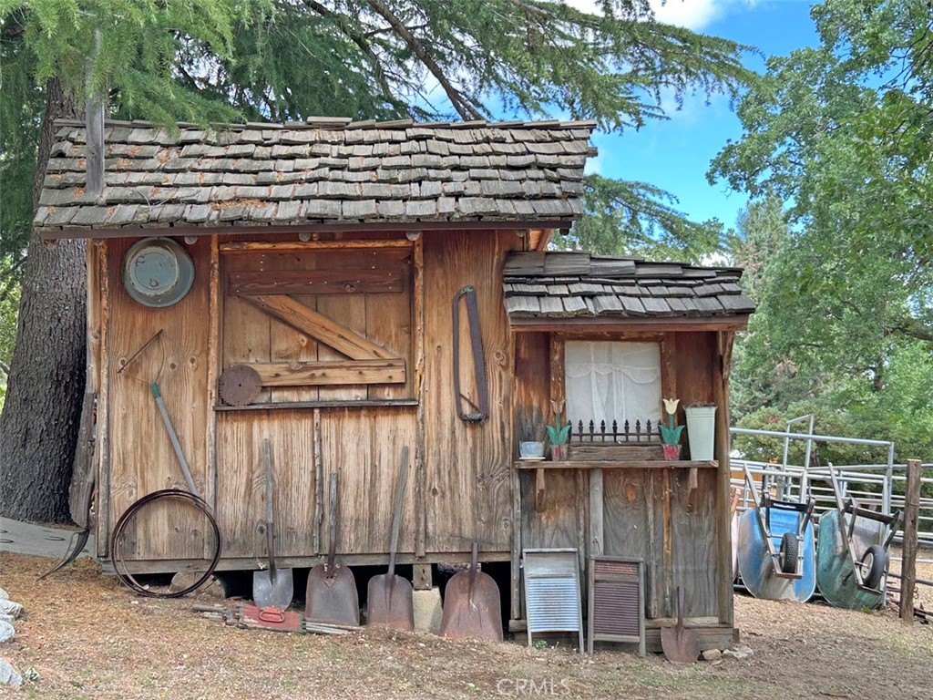 https://media.crmls.org/medias/6bdf522a-782d-4304-a81d-327cc6fa48cd.jpg?preset=X-Large
