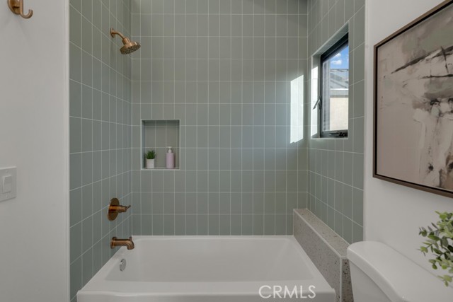 58 66th Place, Long Beach CA: https://media.crmls.org/medias/6bdf6f44-0a8b-4c6f-926c-34848d07f2eb.jpg