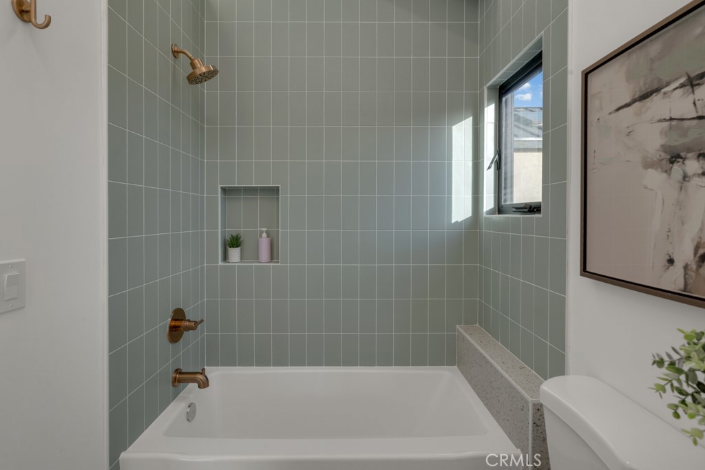 https://media.crmls.org/medias/6bdf6f44-0a8b-4c6f-926c-34848d07f2eb.jpg?preset=X-Large