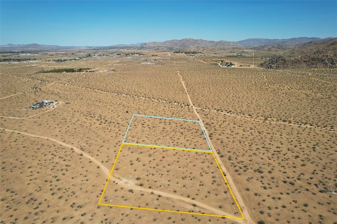 2 Lynn Road, Apple Valley, California 92307, ,Land,For Sale,2 Lynn Road,CRHD23170098