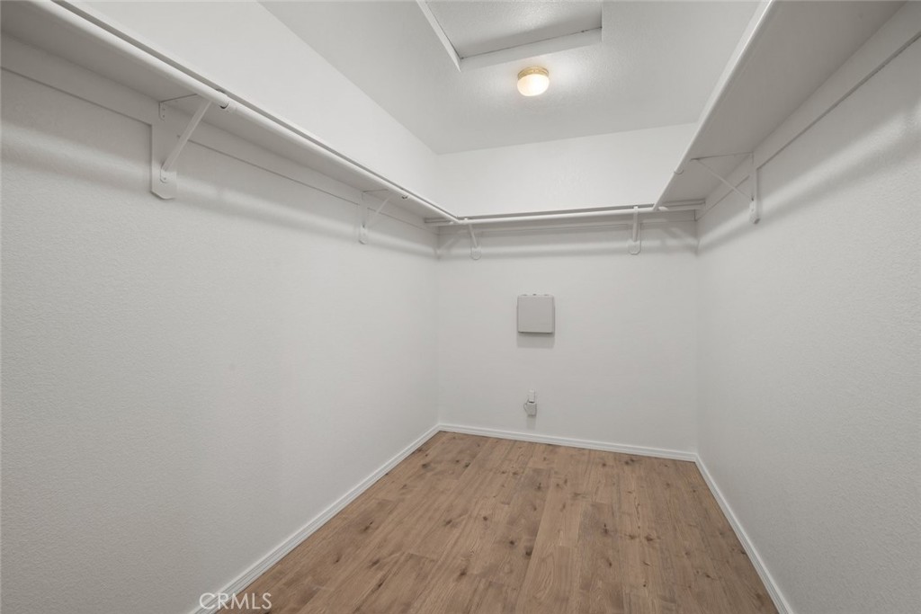 https://media.crmls.org/medias/6bdf87f0-662b-428b-ba0b-a942cde5ca44.jpg?preset=X-Large