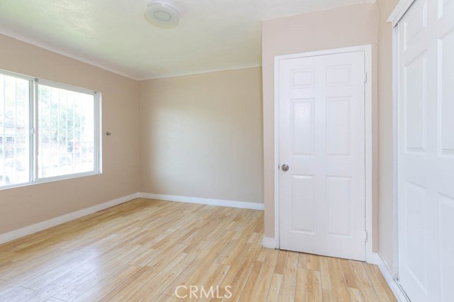 Detail Gallery Image 5 of 7 For 1055 W 84th, Los Angeles,  CA 90044 - 2 Beds | 1 Baths