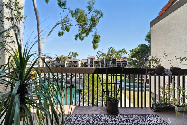7322 Marina Pacifica N Drive, Long Beach CA: https://media.crmls.org/medias/6bdfbd40-c54b-4740-a39b-29a3c4fa26ba.jpg