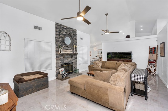29578 Diane Way, Madera CA: https://media.crmls.org/medias/6be01dca-57f0-42a5-8992-ee0076802d92.jpg